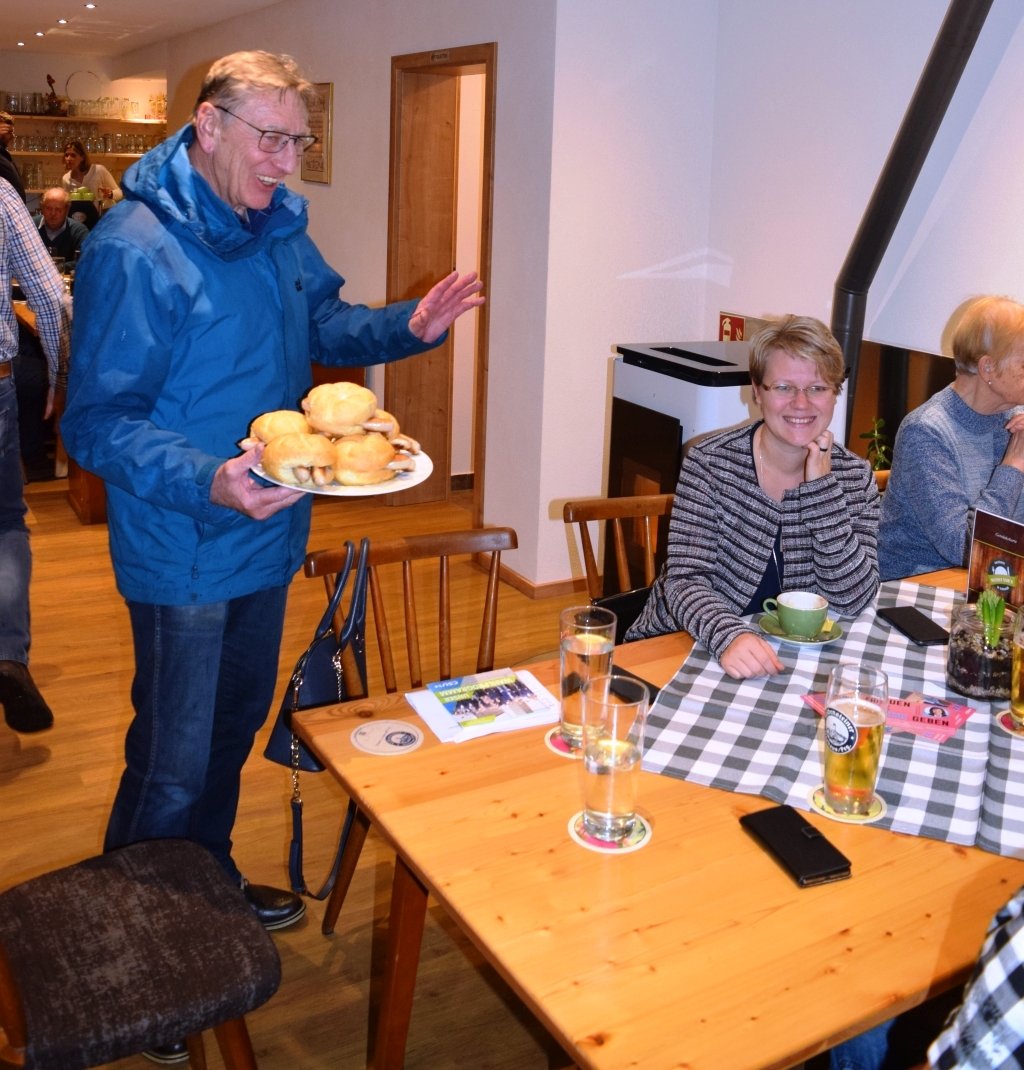 Bratwurstsemmeln und Gespräche in Parkstein