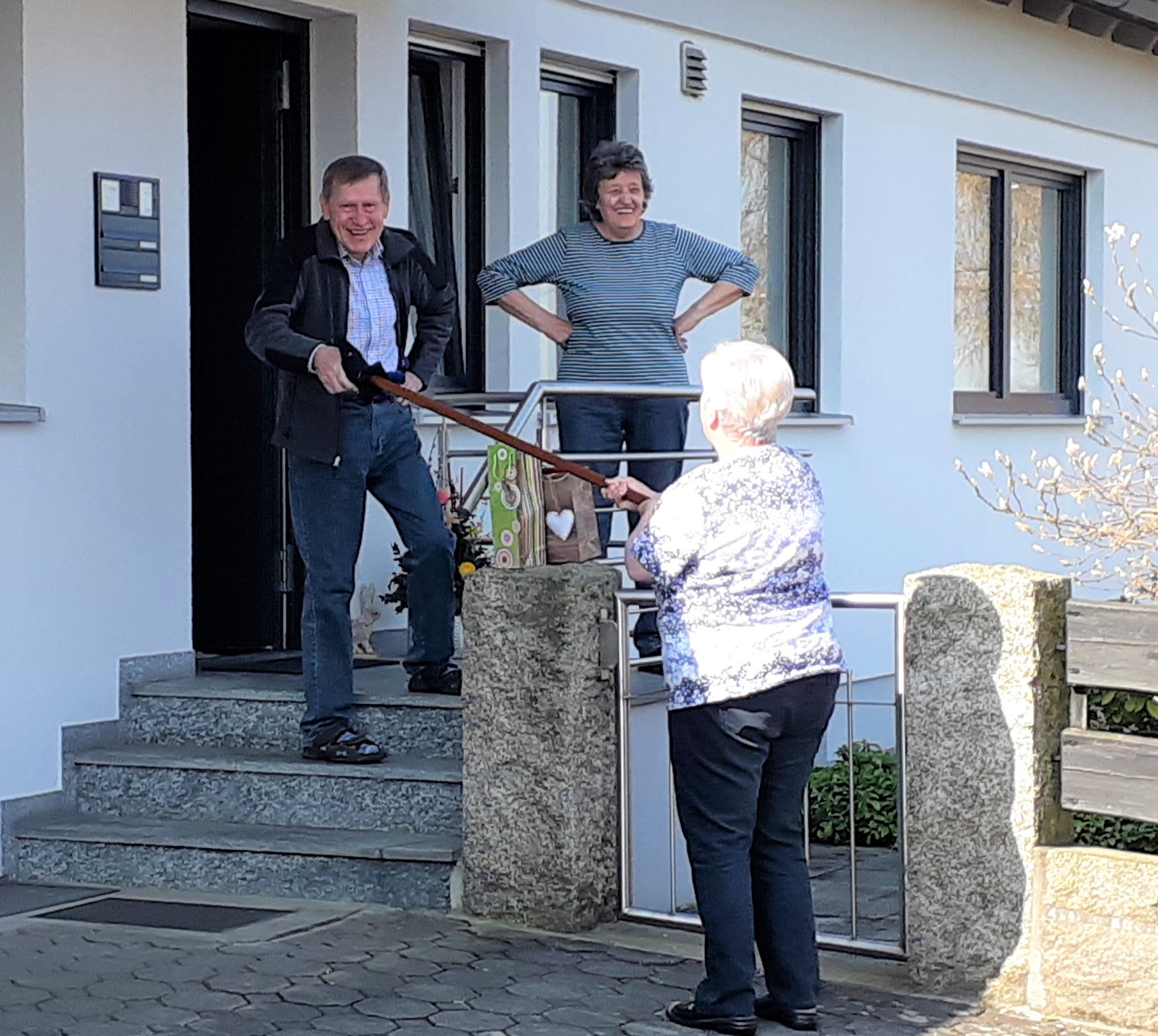 Kreative Nachbarschaft: Standerl mit Abstand