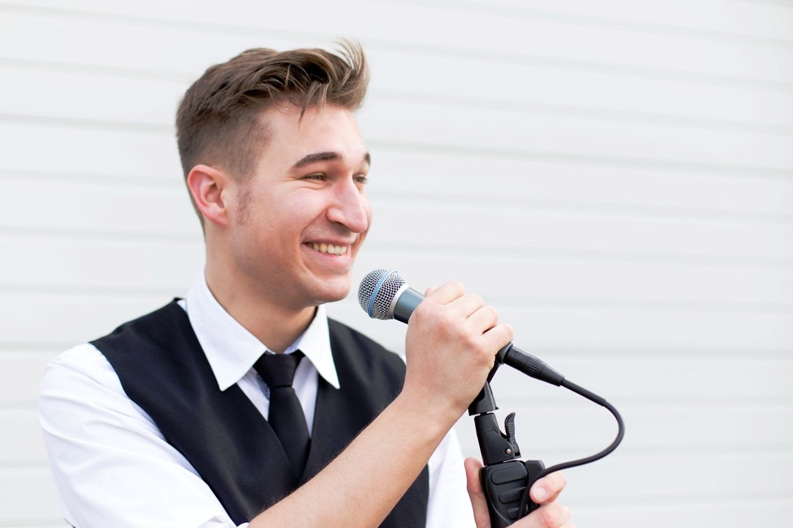 Gentleman in Kulturscheune: Christoph Baierl singt in Elbart