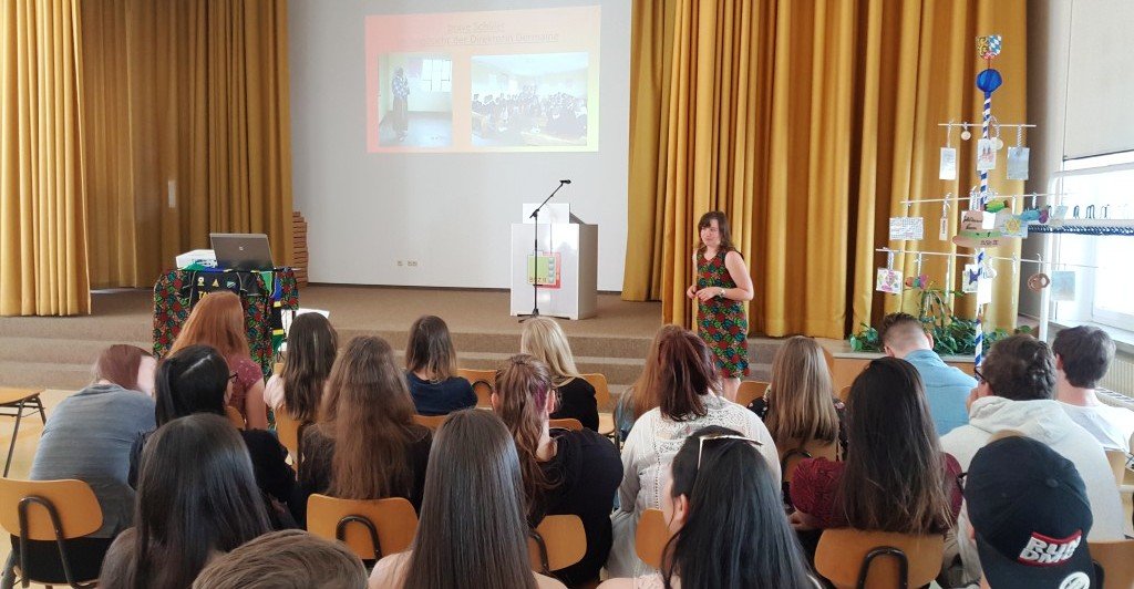 Entwicklungshilfe in Tansania: Constanze Bär packt an