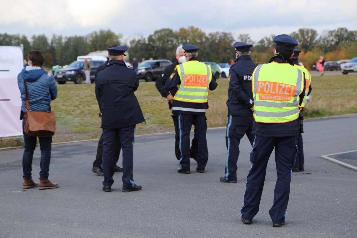 „Lasst uns endlich öffnen“: Friedliche Demo in Mitterteich
