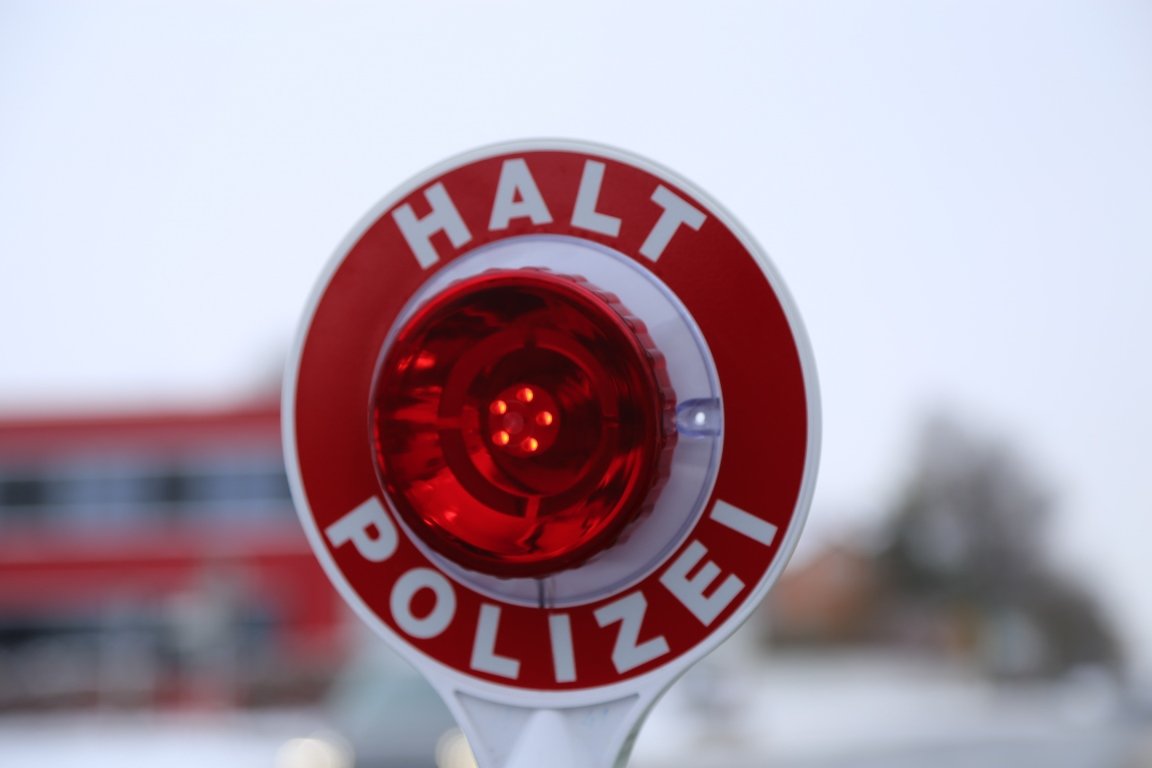 Polizei entdeckt Mann im Kofferraum