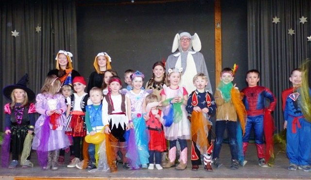 Spiel und Spaß beim Kinderfasching mit Kroko, Maus und Elefant