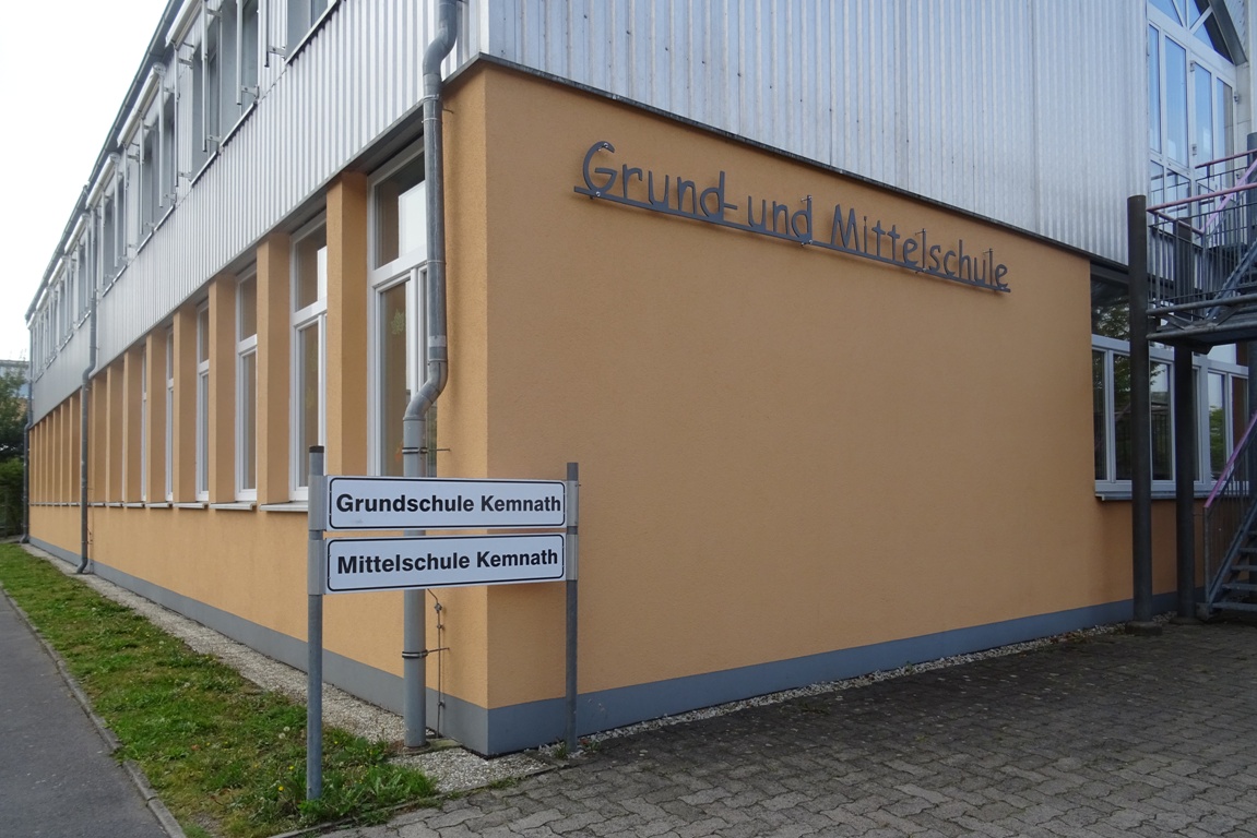 Schulen und Kitas sperren zu
