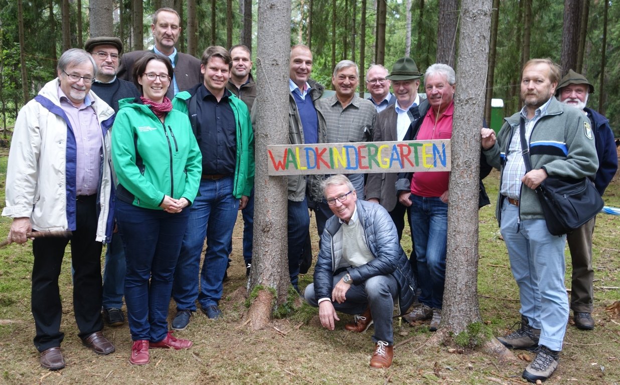 Stadträte im Wald: Waldkindergarten, Ersatzaufforstung und Bergradweg