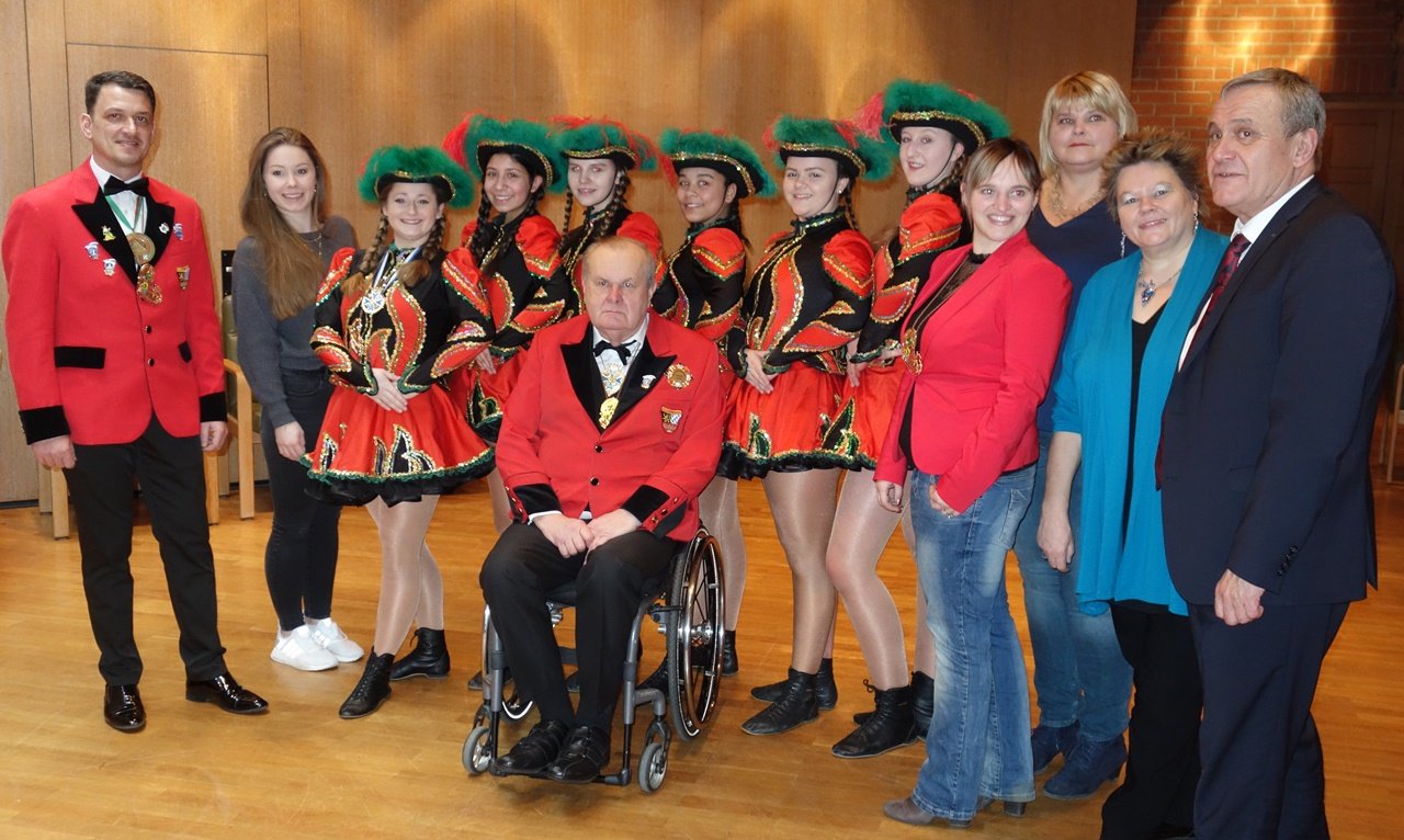 Erste Kehraus-Party vor dem Alten Rathaus