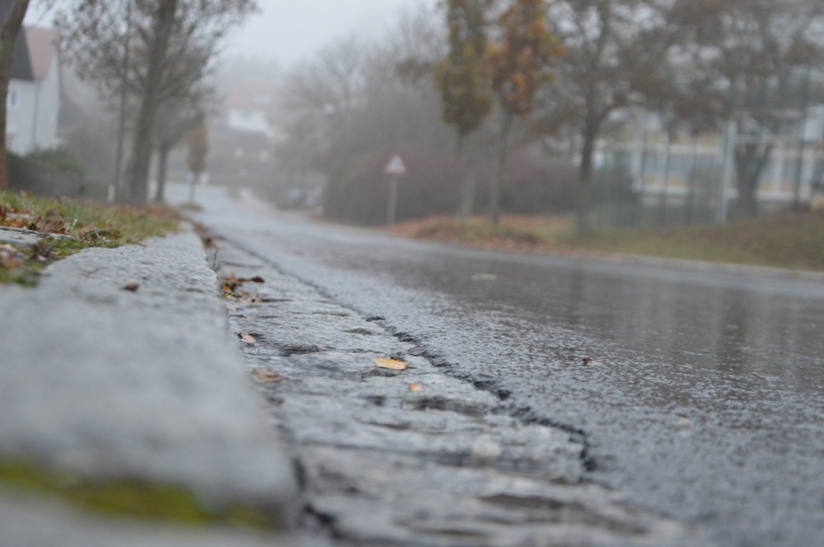 Mehrere Unfälle durch Starkregen und Hagel
