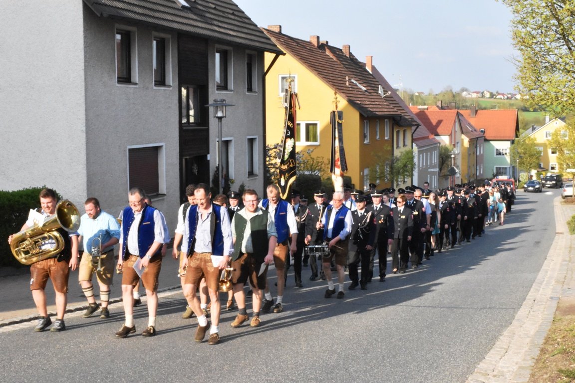 Patenbitten für’s Fest: Kaltenbrunner Feuerwehr zieht nach Freihung