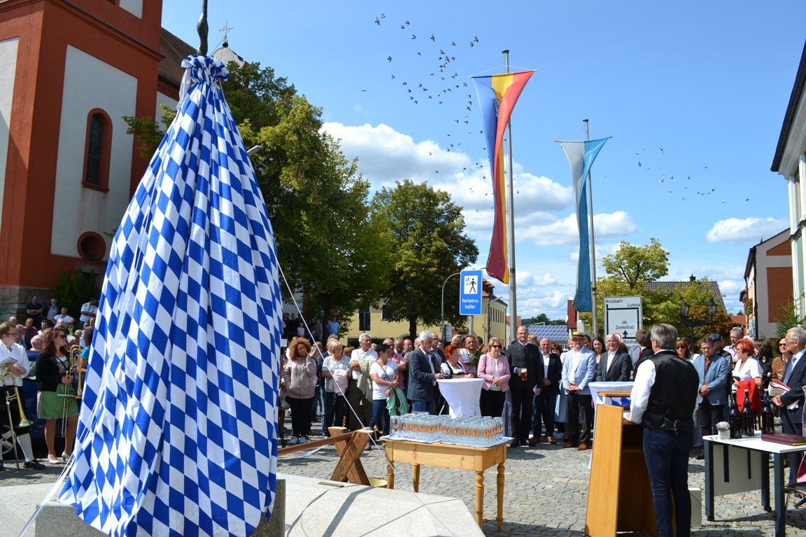 Kulinarisch und künstlerisch: Zoiglbrunnen und Barthlmarkt