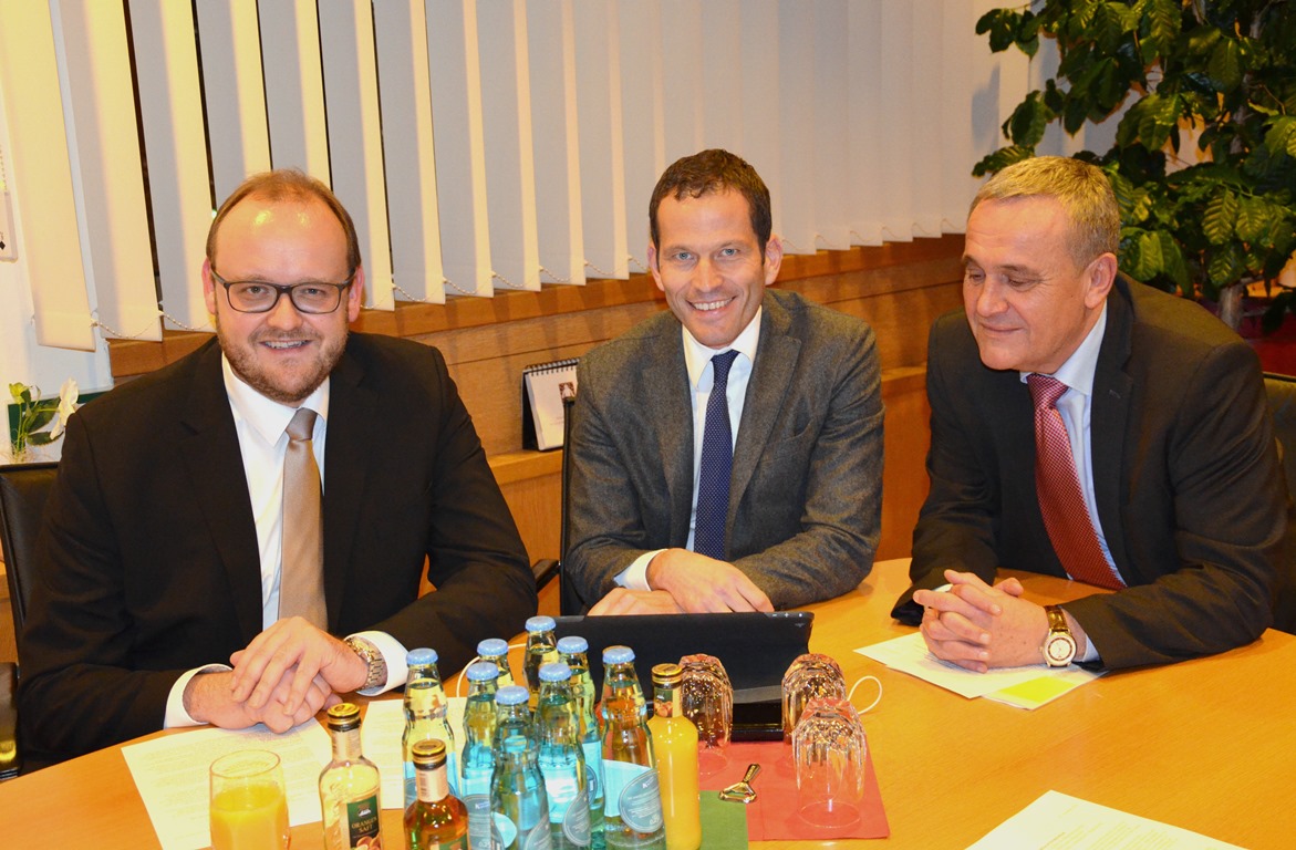 Eine Stimme: Ostbayernresolution zur Elektrifizierung der Bahnstrecke