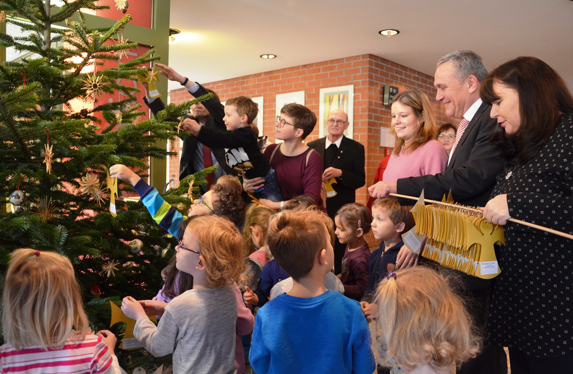 Kinderwünsche erfüllen: „Ein Baum für Weiden“