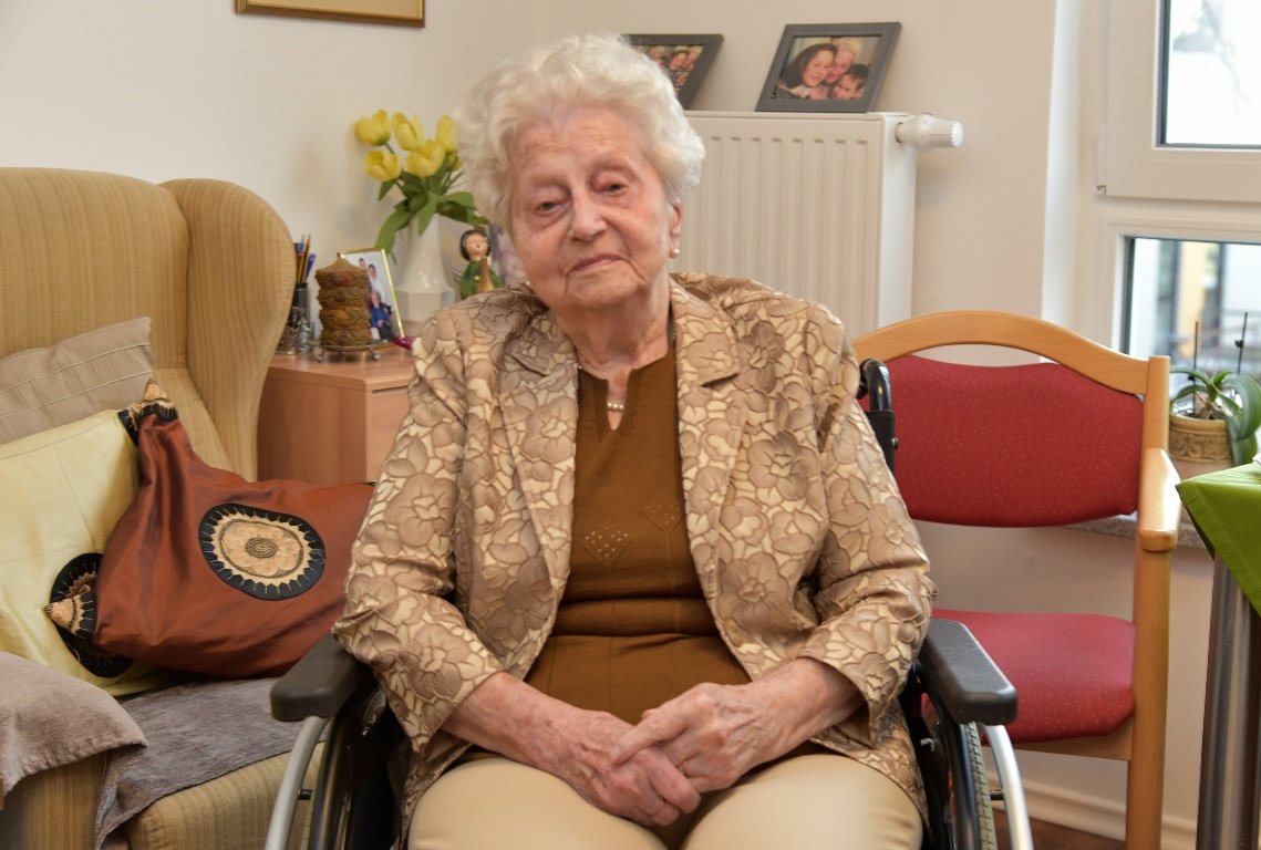 Auf weitere Lebensjahre: Ursula Scholz feiert 100. Geburtstag