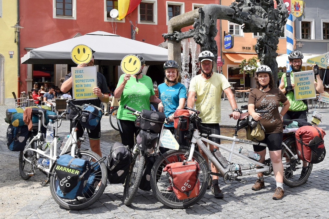 MUT zeigen: Tandem-Fahrer mit Mission machen Stop in Weiden