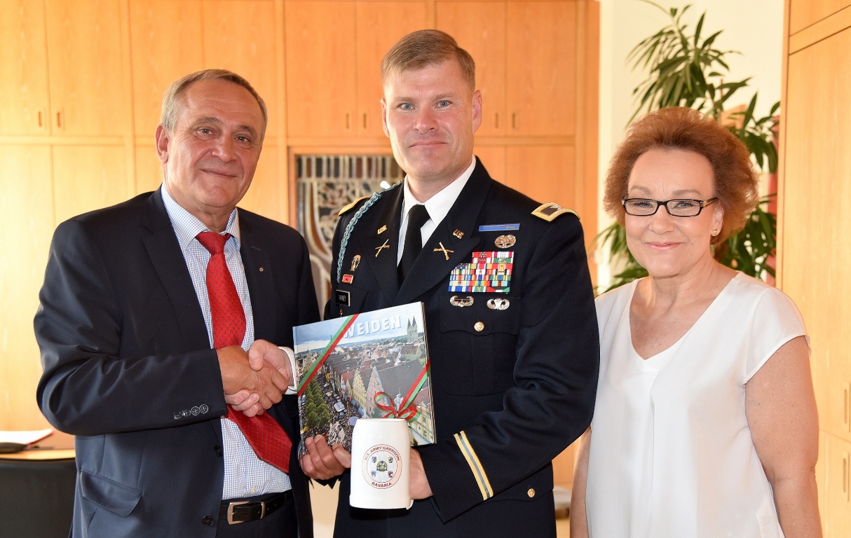 Colonel Lance Varney zum Antrittsbesuch im Rathaus