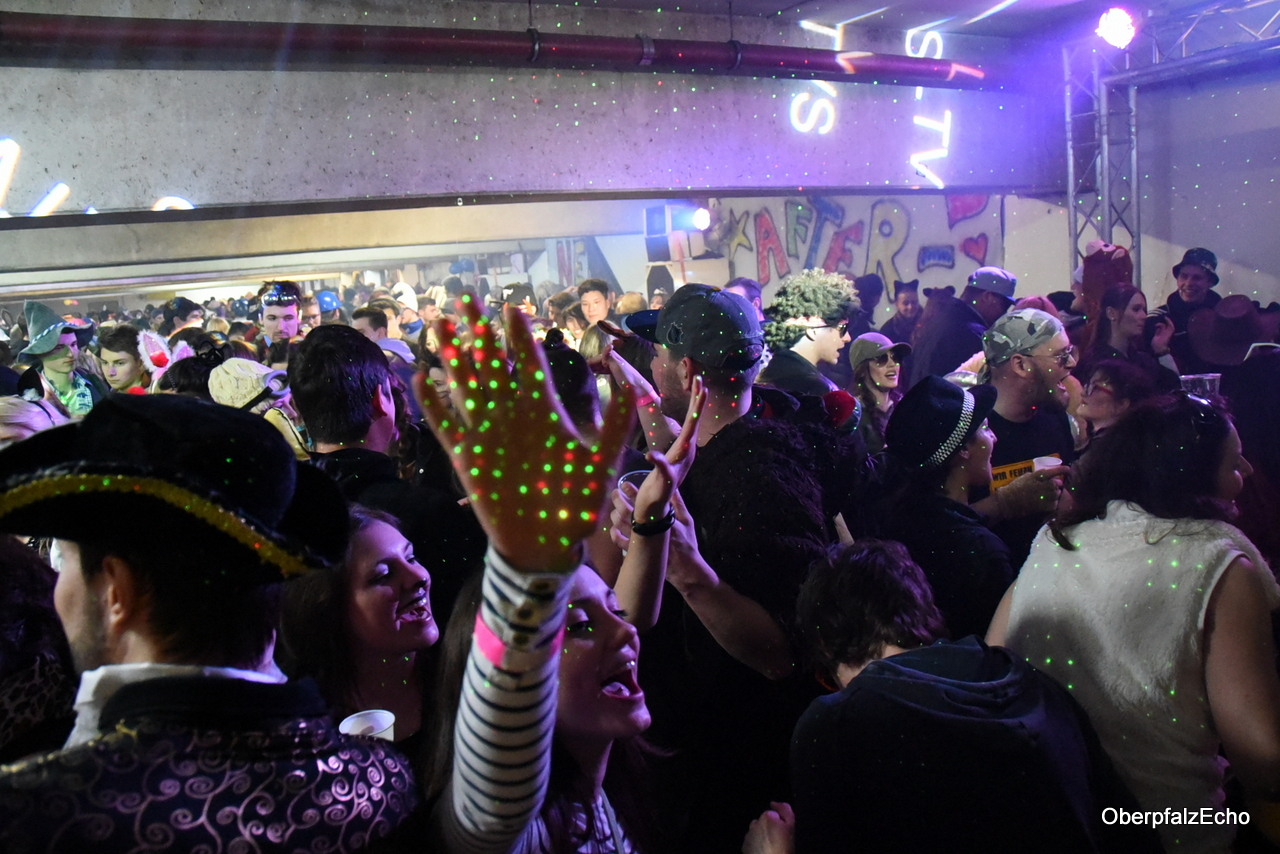 After-Zug-Party: Friedlich und ausgelassen