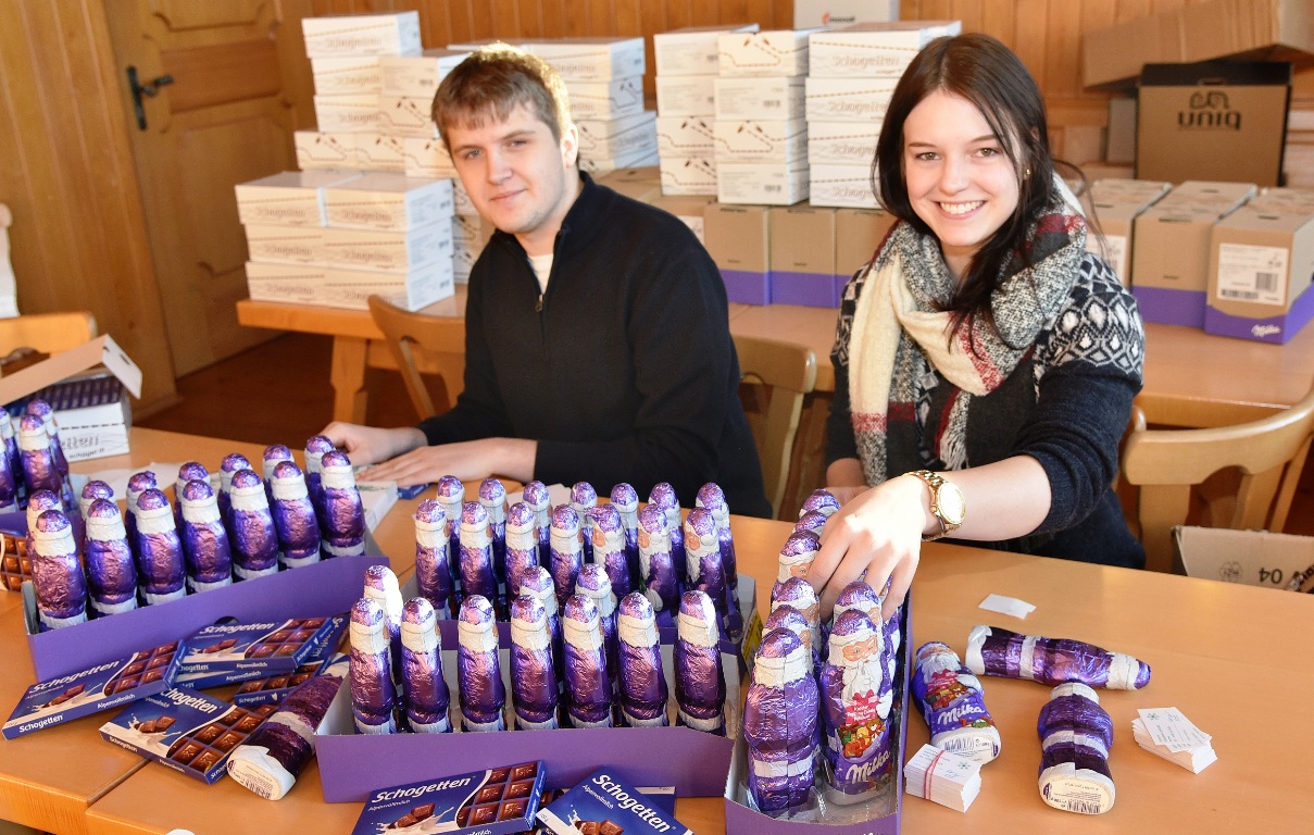 Schoko-Nikoläuse für die Weidener Altenheime und Grundschulen
