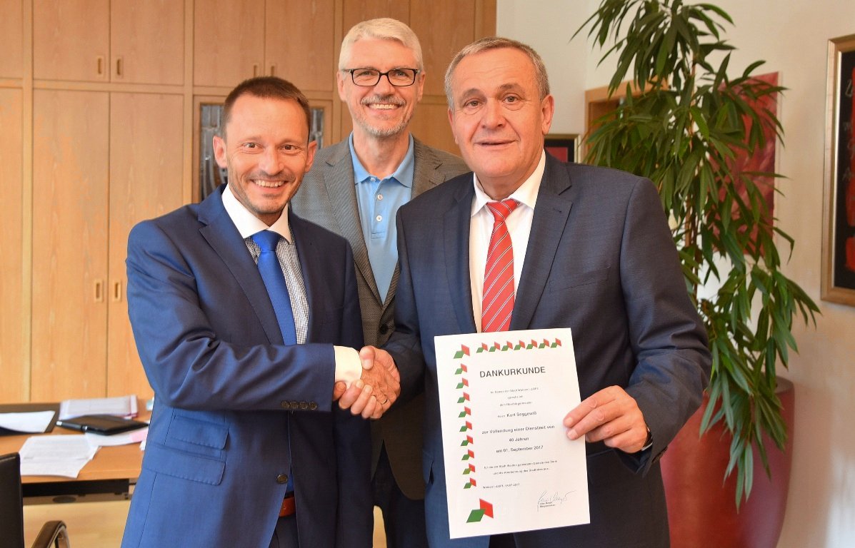 40 Jahre im öffentlichen Dienst: Seltene Urkunde für Kurt Seggewiß