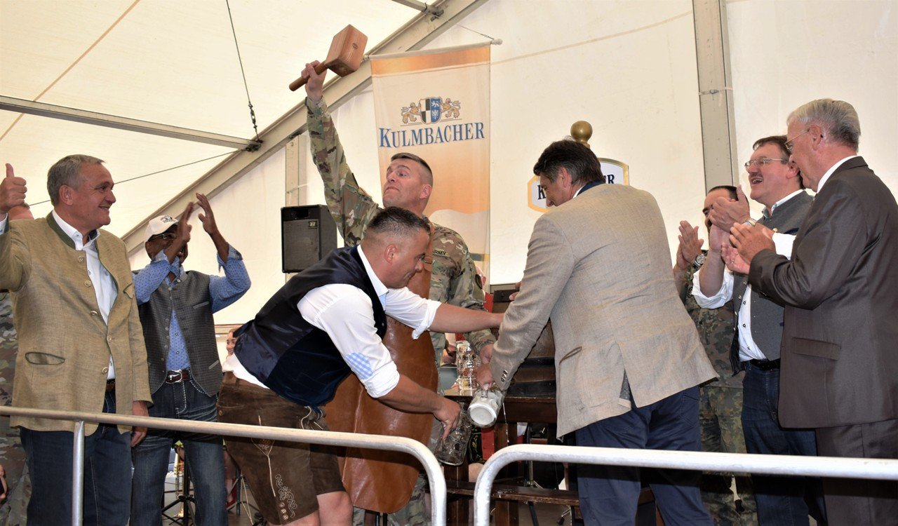 Zum 61. Mal O´zapft: Zehntausende bei Deutsch-Amerikanischem Volksfest