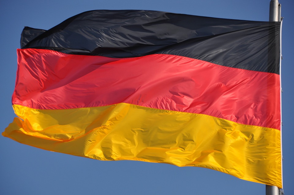 Deutschland-Flagge vor Realschule gestohlen