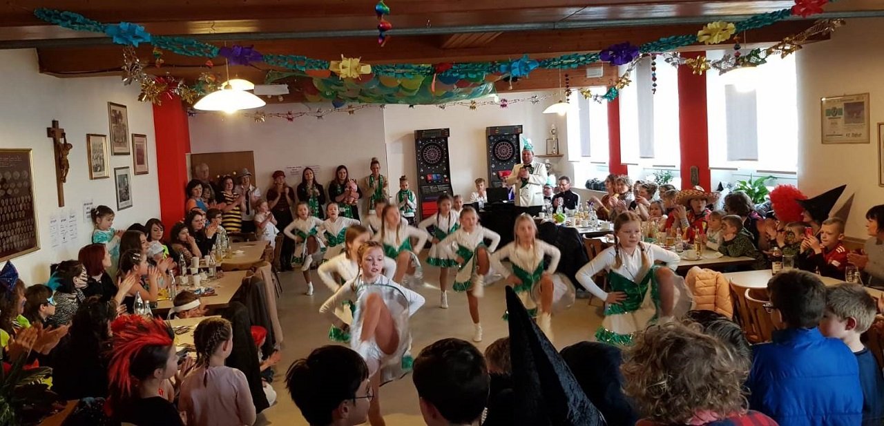 Polonaise durch das Sportheim