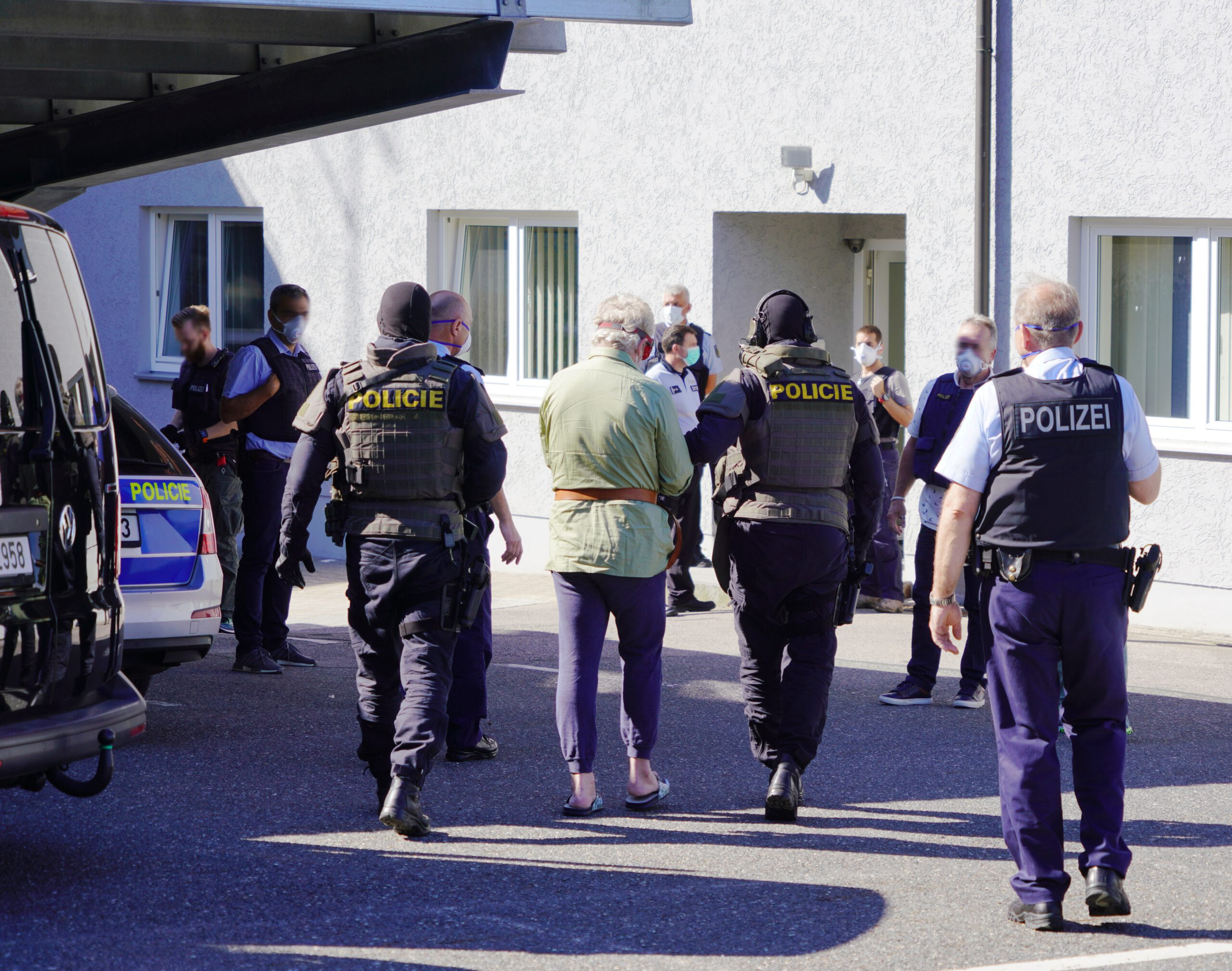 Doppelmörder an Polizei überstellt