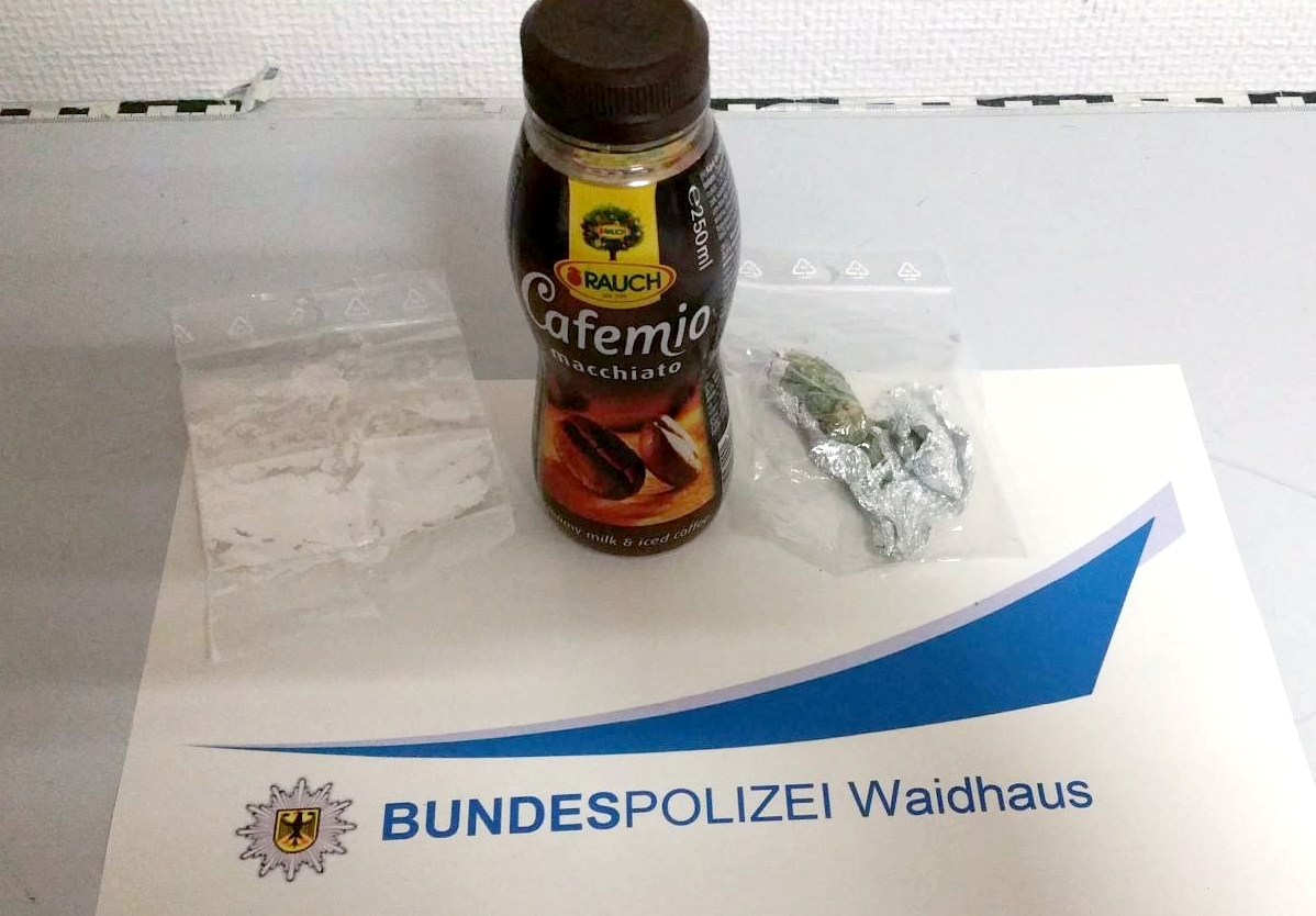 Kein kalter Kaffee: Polizei findet Drogen in Plastikflasche