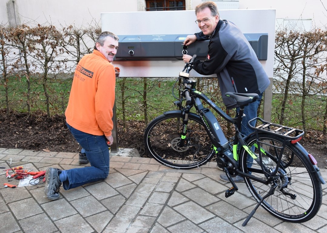 Strom für E-Bikes beim Landratsamt: Kostenlose Schnellaufladung für alle Akku-Arten