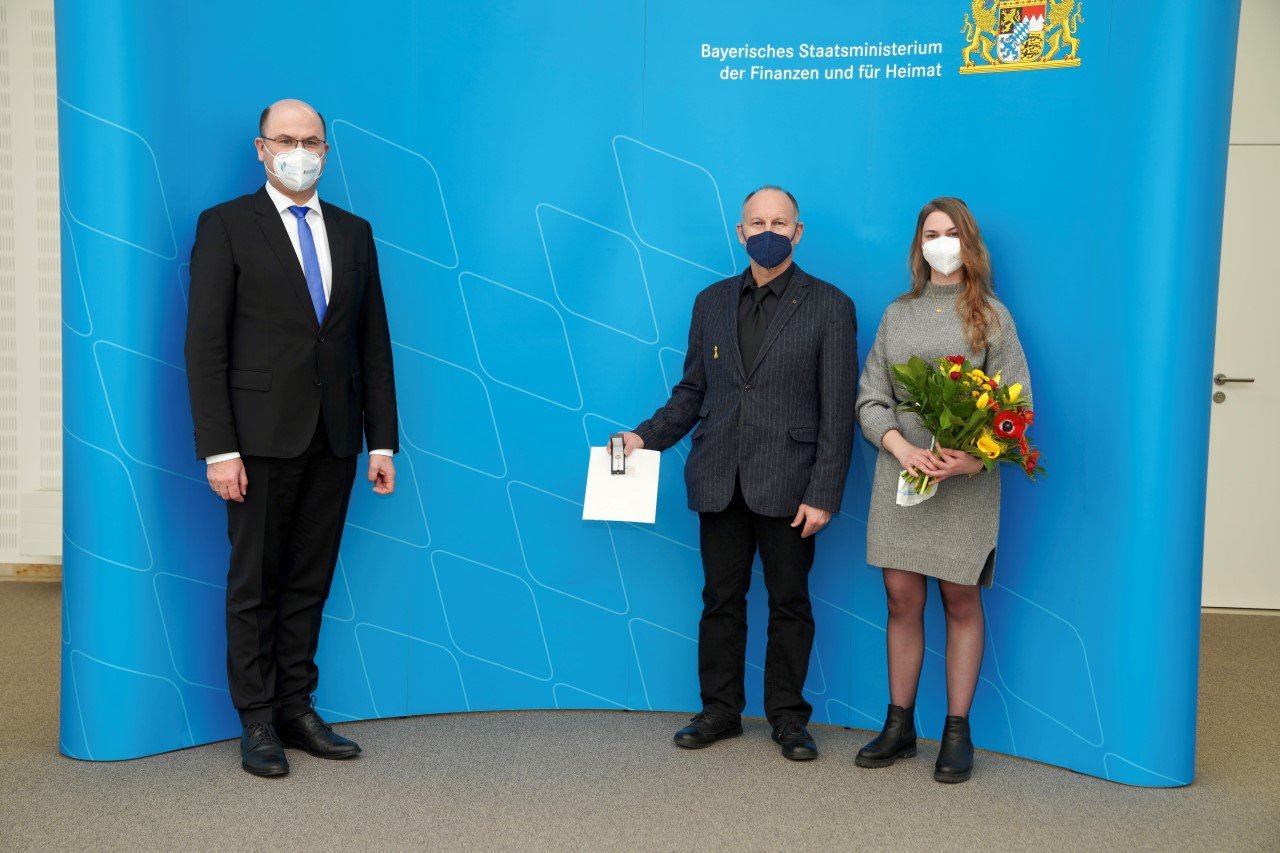 Füracker überreicht Ehrenzeichen