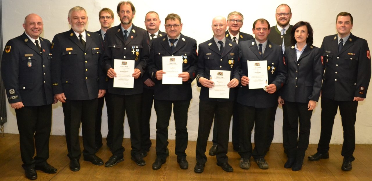 Mitglieder geehrt: Männer die durchs Feuer gehen