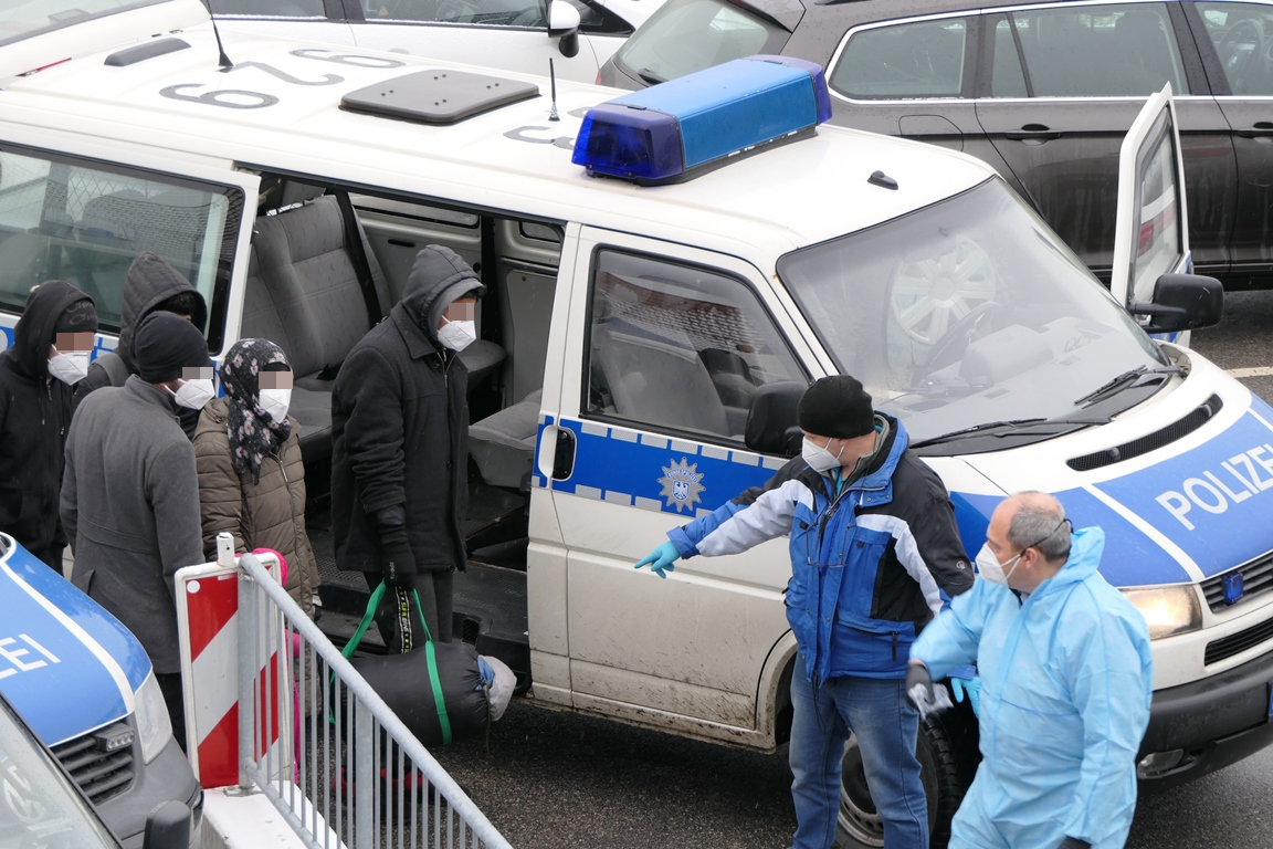 Bei eisiger Kälte: Schleuser setzen 56 Migranten aus