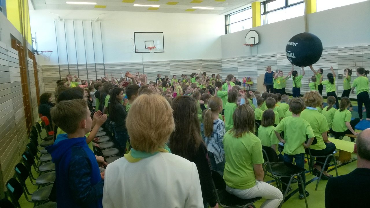 Grundschule Neustadt feiert neue Turnhalle