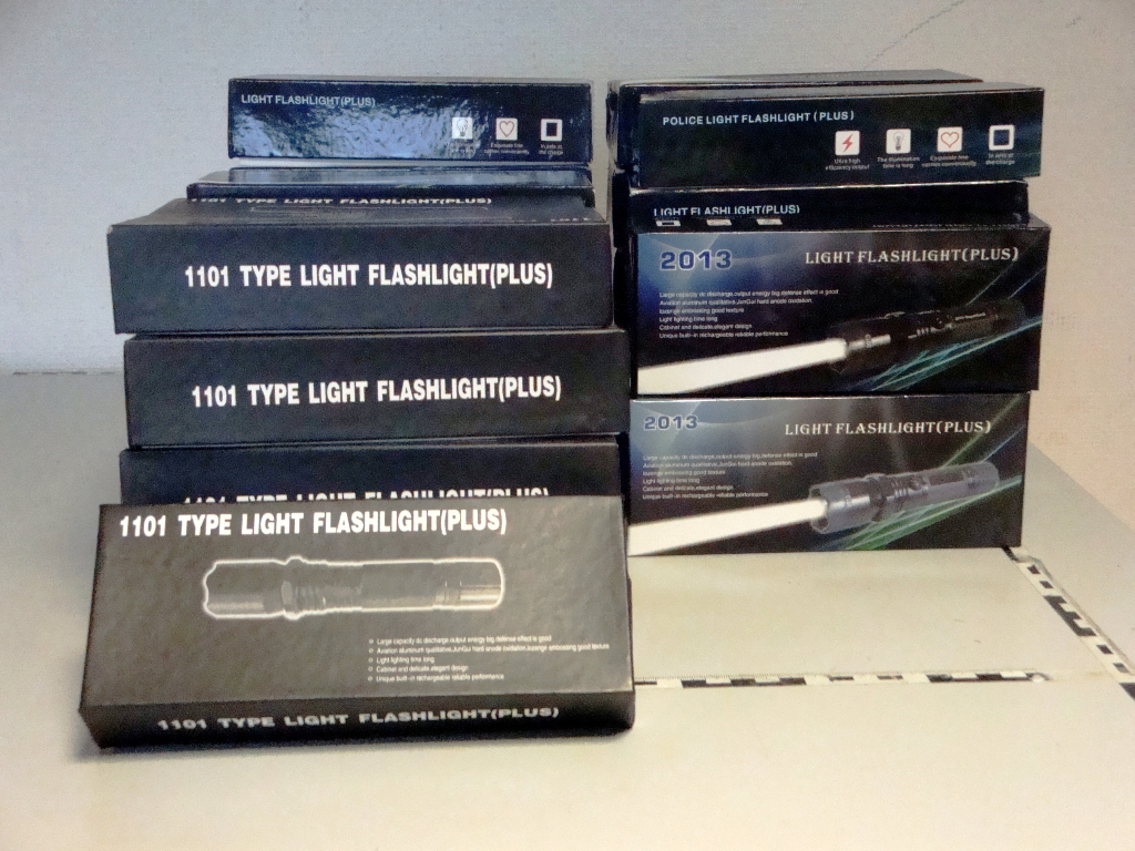 Elektroschocker im „Taschenlampen-Pelz“