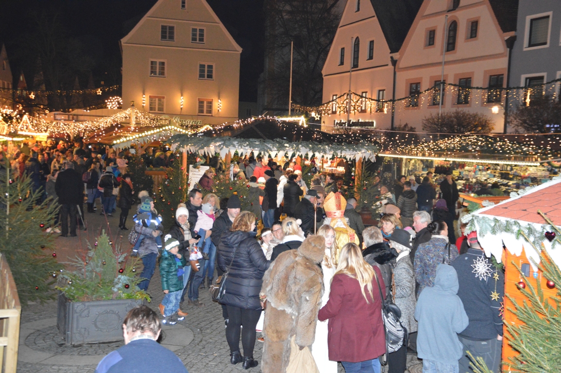 Jetzt anmieten: Kunsthandwerkerhaus am Christkindlmarkt Weiden