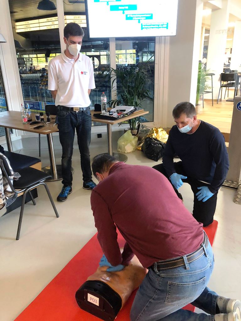 Erste Hilfe-Kurs: Blue Devils-Betreuer proben Ernstfall