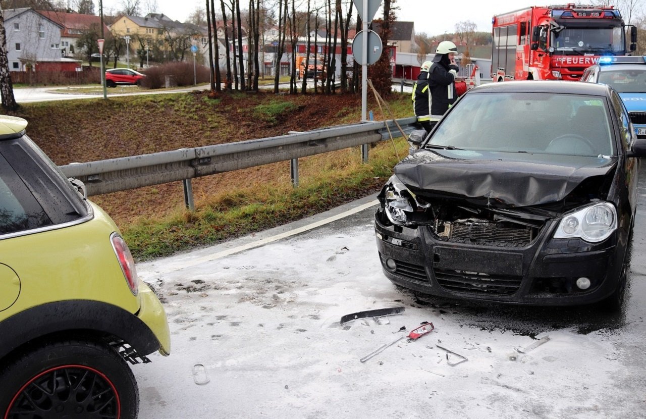 Zu spät gebremst: Auffahrunfall zur B470