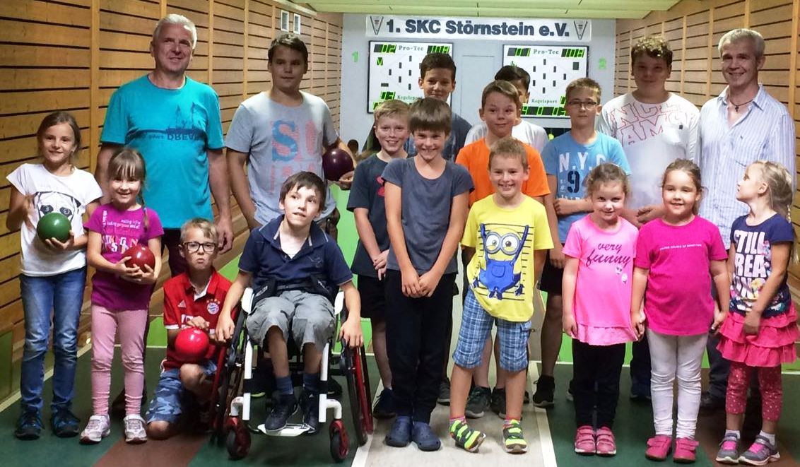 Püchersreuther Kinder beim Kegeln in Störnstein