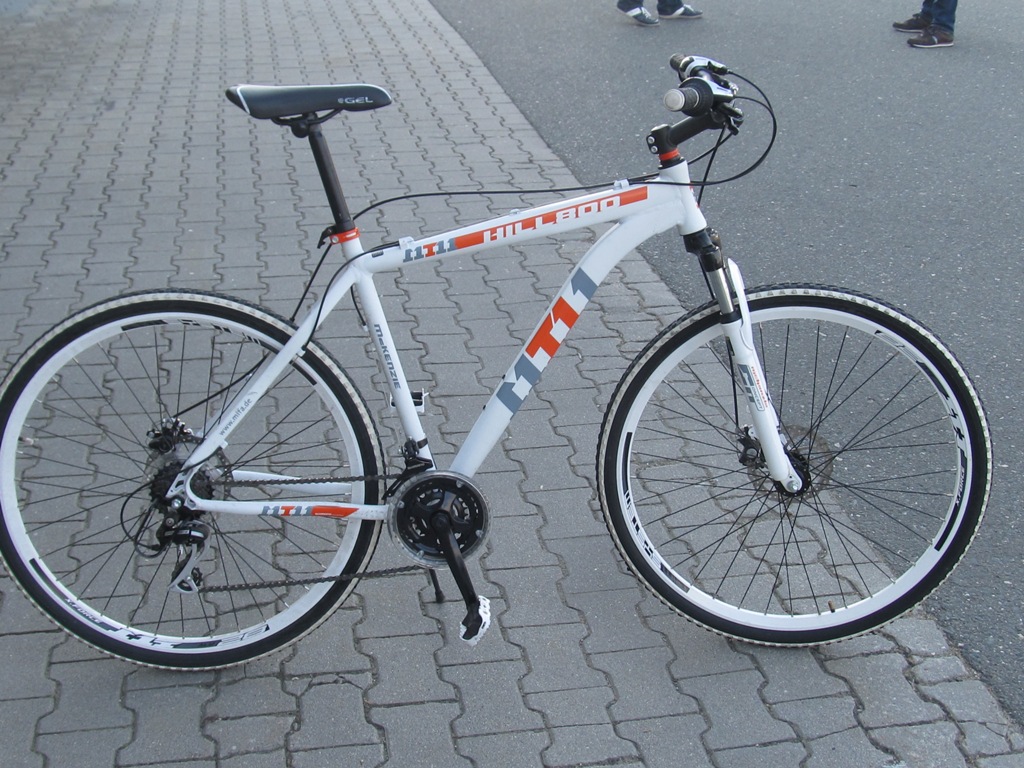 Polizei sucht Fahrradbesitzer und -dieb