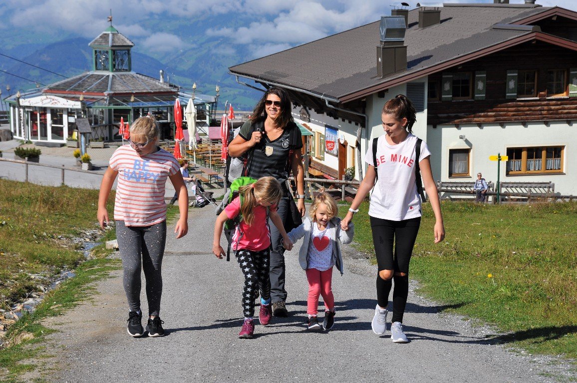 Familien lieben Bergwelt, „weißes Gold“ und Geisterberg