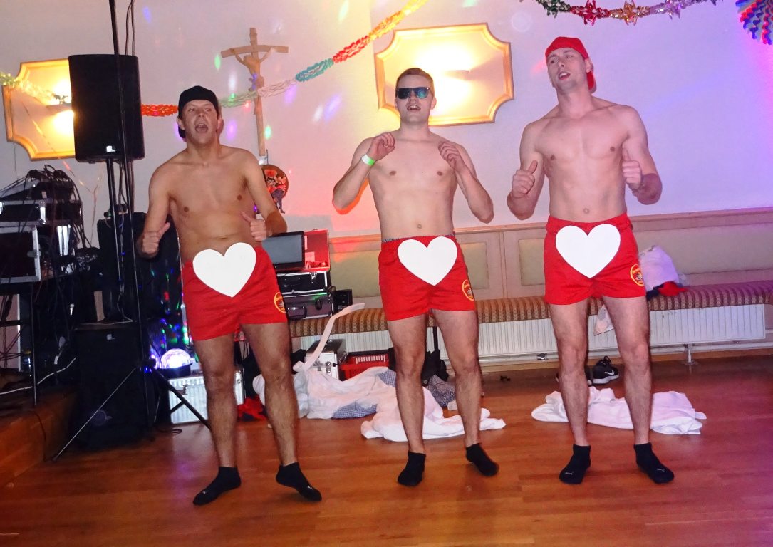 Wenn Popart-Figuren mit der Rocker-Gang feiern