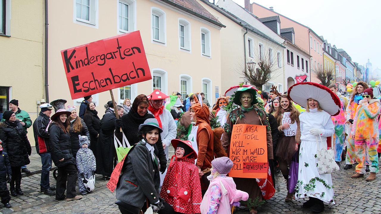 Riesenspektakel: Faschingszug in Eschenbach