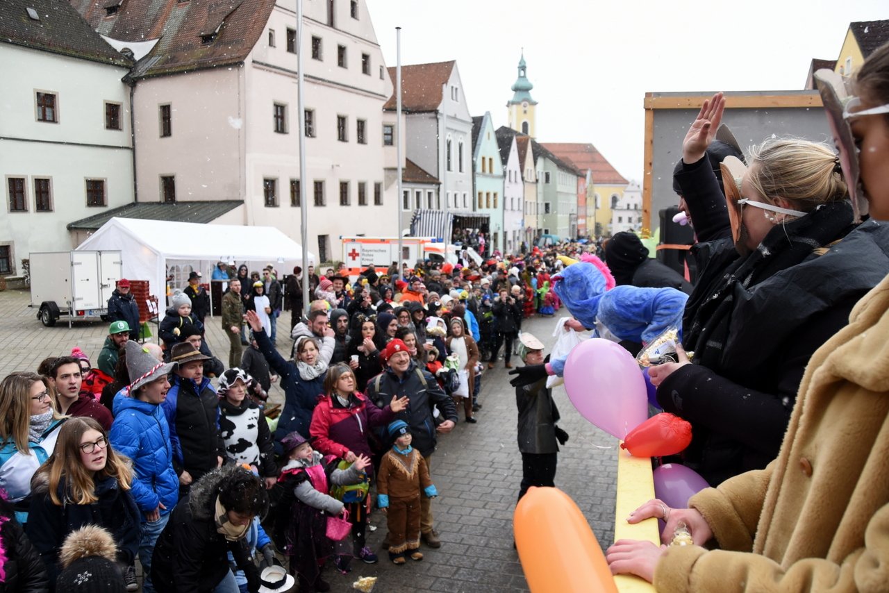 [Update] Ermittlungen gegen Mitglieder des Faschingsvereins Neustadt – Vorstand nimmt Stellung