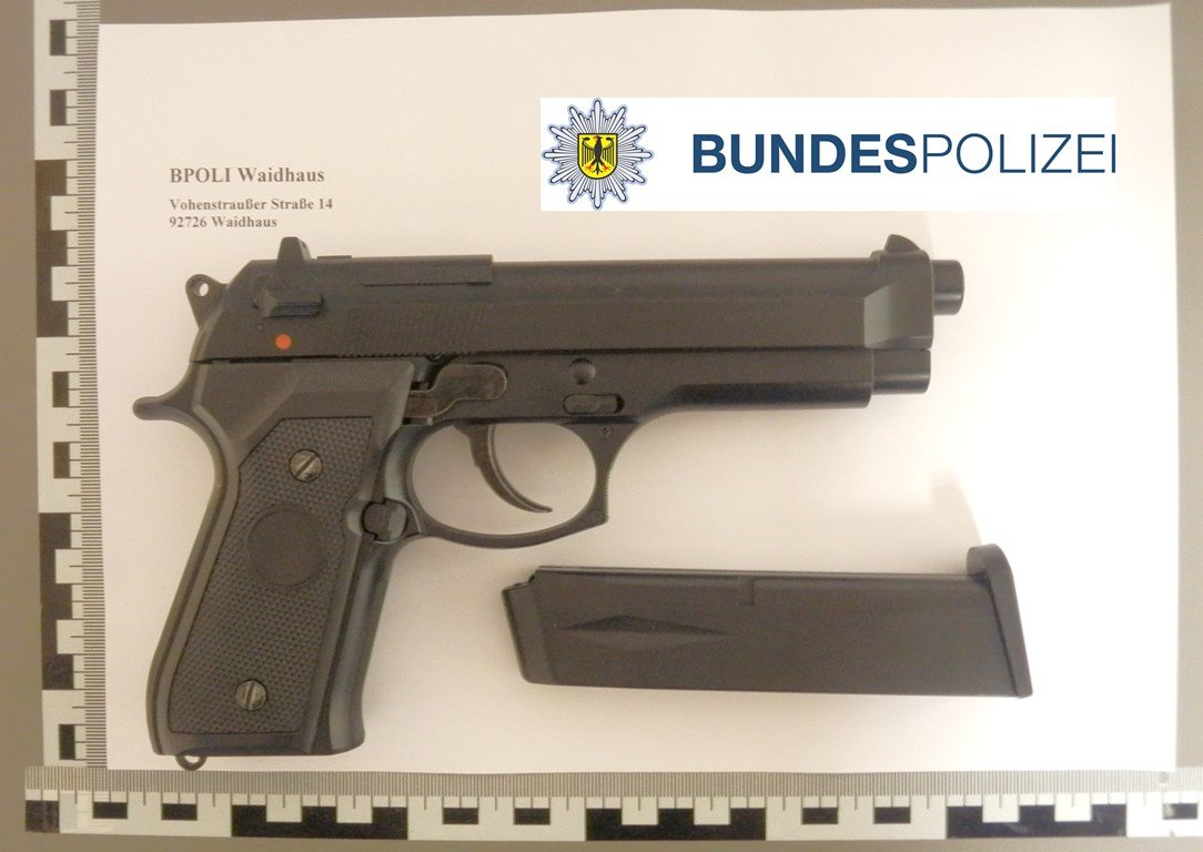 Verbotene Waffe im Handschuhfach
