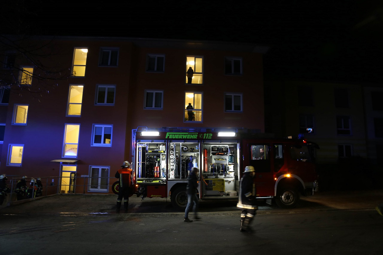 Drei Verletzte bei Brand in Seniorenheim