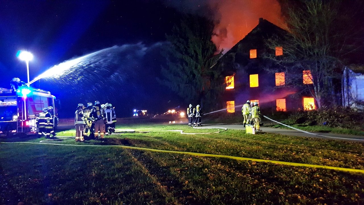 Großaufgebot der Feuerwehr: Plärnmühle brennt