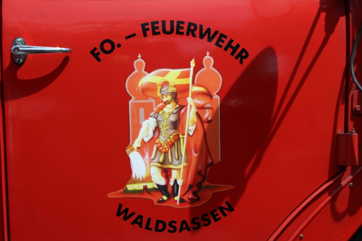 Stau bis zum Ortsende: Ölspur legt Verkehr in Waldsassen lahm