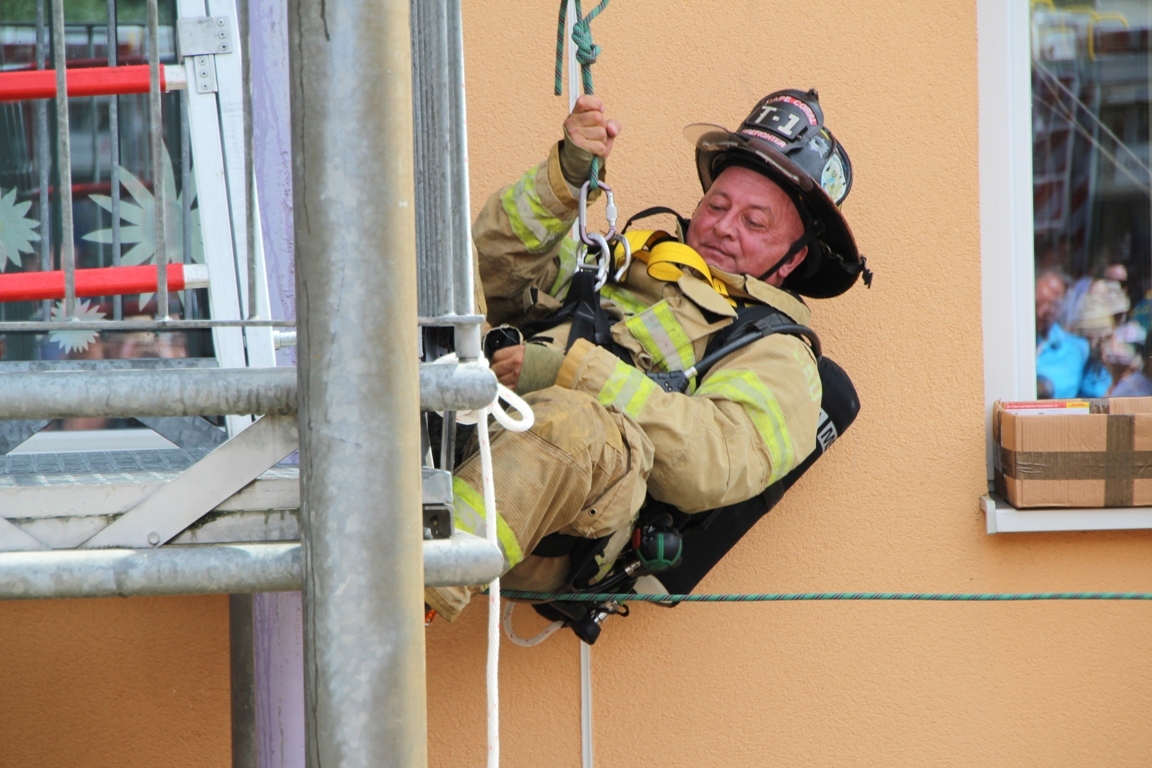 Stuntman aus Florida beim Sicherheits- und Familientag