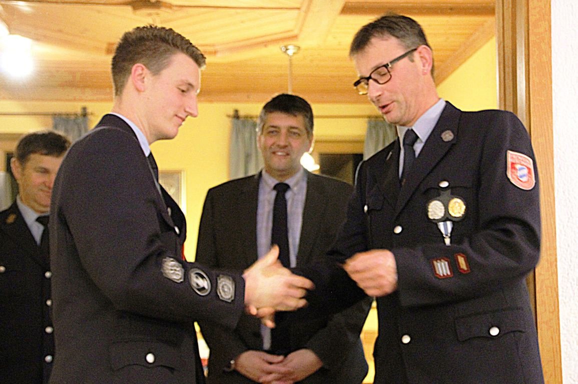 Motivierte Jugend und Ehrung für 70 Jahre bei der Feuerwehr Gössenreuth