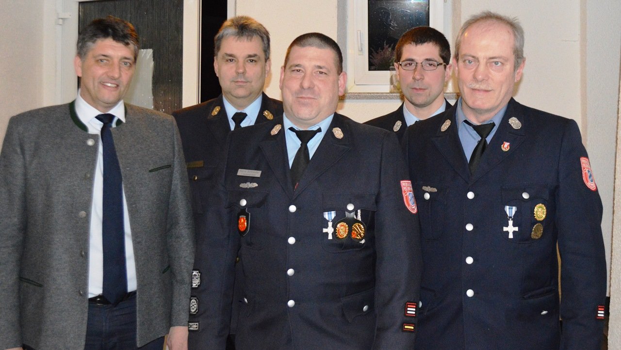 Neuwahlen bei der Feuerwehr Hütten: „Respekt für eure Leistung!“