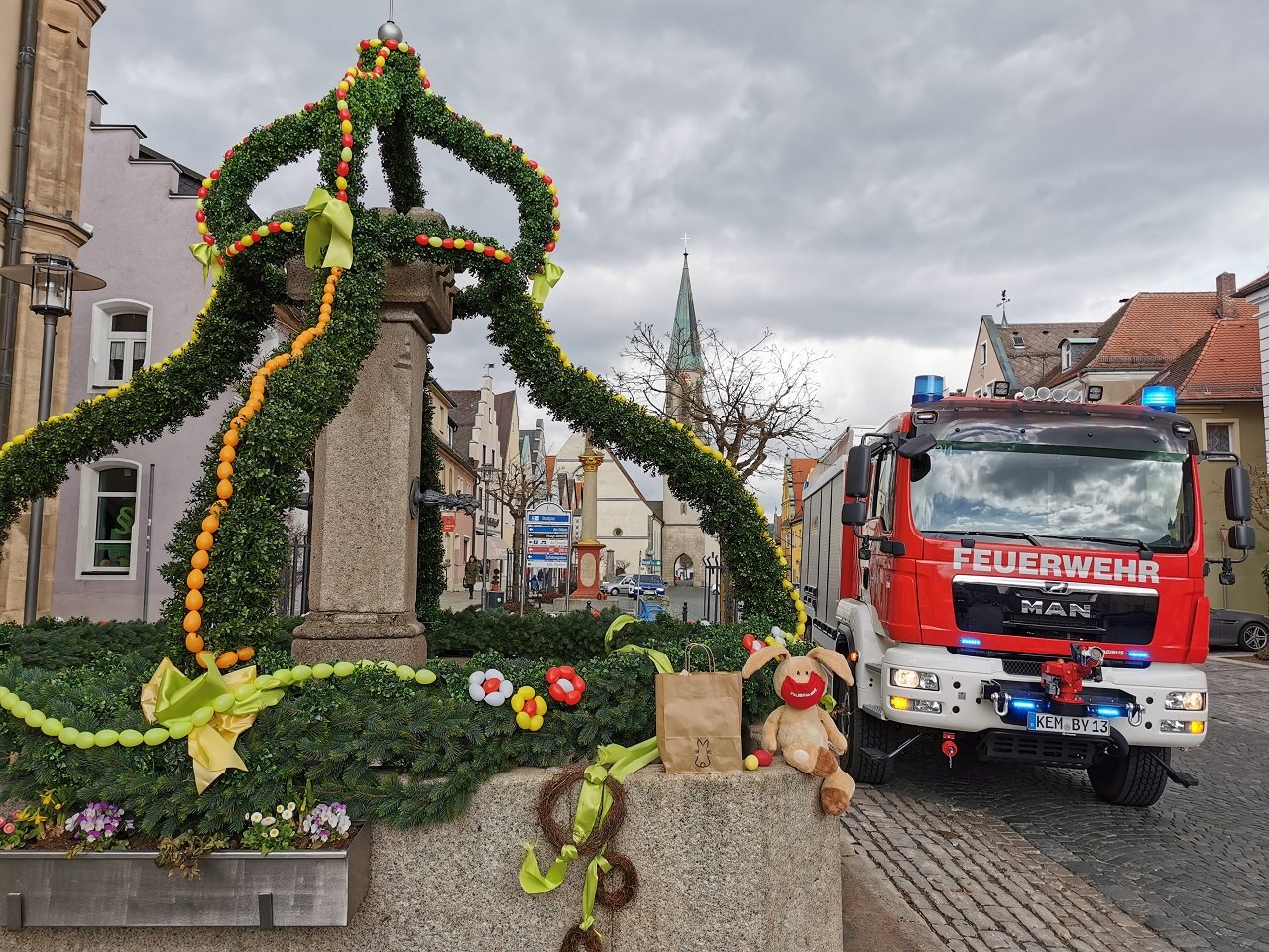 Osterhase im Tanklöschfahrzeug
