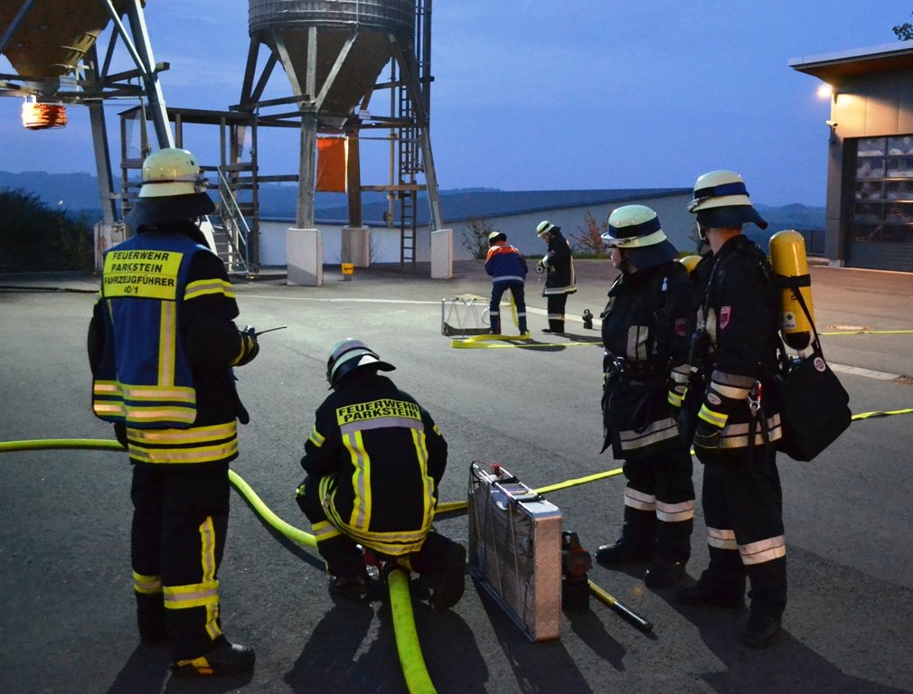 Feuerwehr Parkstein im Löscheinsatz
